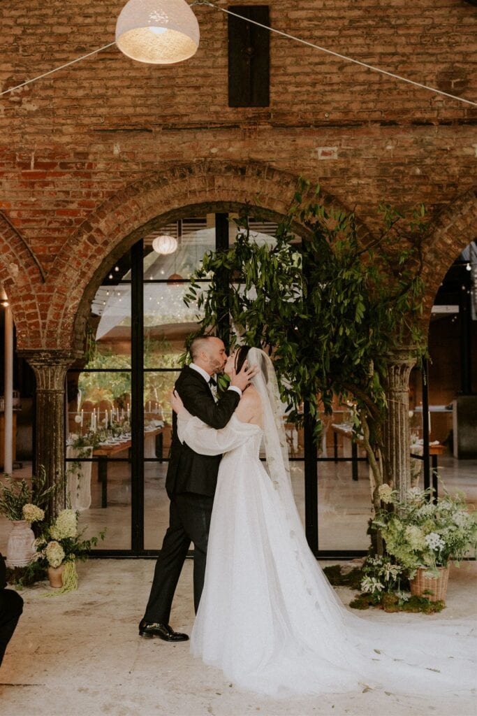 intimate woodberry kitchen wedding ceremony